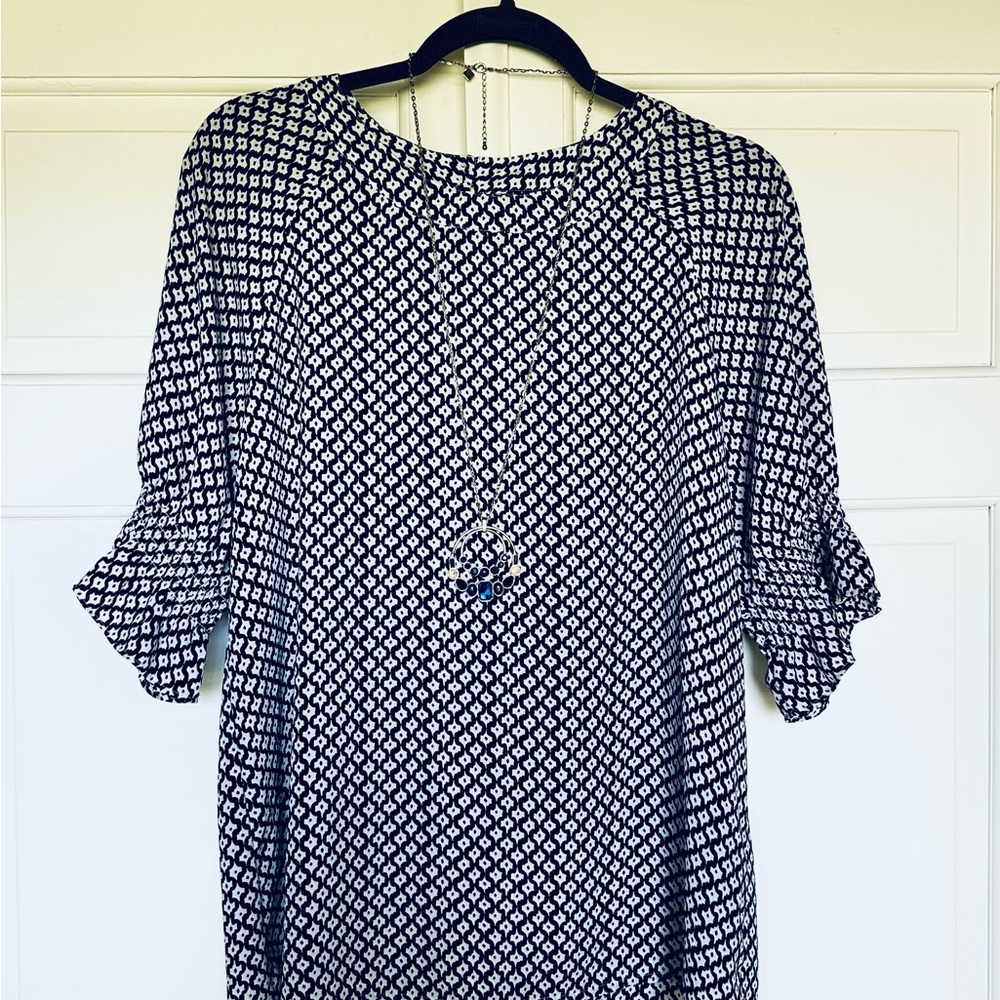 Banana Republic Outlet Navy and White Patterned Blouse